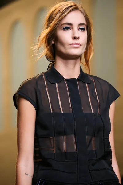 Look 100